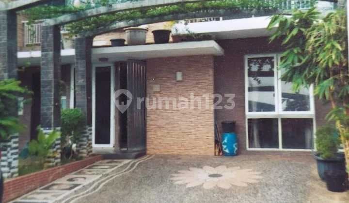 Rumah Full Furnish Siap Huni di Perumahaan Green Court Lake Jakarta Barat