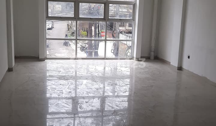 Ruko 3 Lantai Strategis di Cihampelas - Cocok untuk Usaha