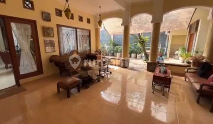 2-STORY SEMI-FURNISHED HOUSE IN THE ECONOMIC AND EDUCATIONAL CENTER OF MALANG CITY