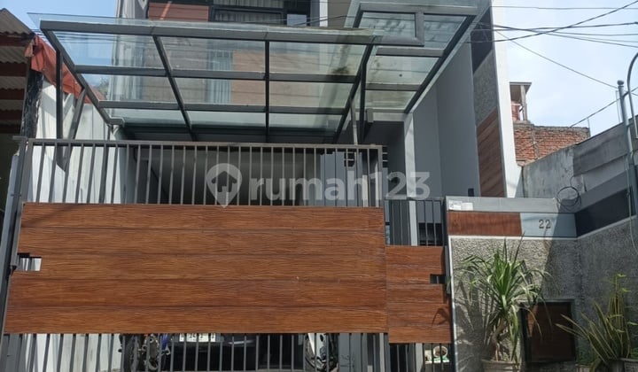 Dijual Cepat Rumah Siap Huni 3 Lantai Lokasi Strategis Dekat Akses Tol Rungkut Dan Waru