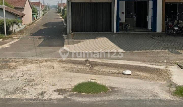 Toko Lamper 2lantai Daerah Ramai Area Sompok