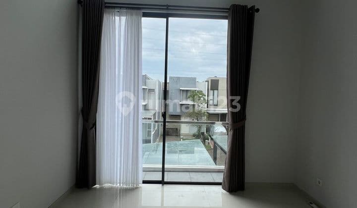 Di Sewakan Rumah 2 LT Brednew Home Kebayoran Residence Bintaro Sek9