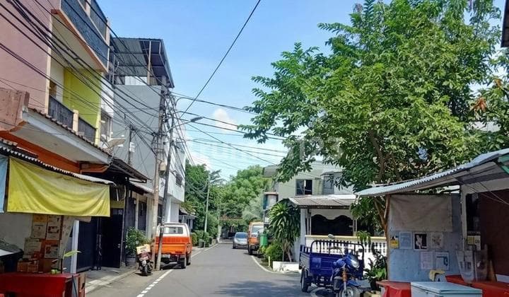 For Sale: House with Land, Freehold Title (SHM), Flood-Free, Bendungan Hilir, Tanah Abang, Central Jakarta