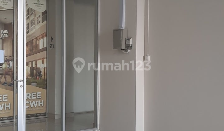 Unit Kormesial Dengan View Pool Di Apartement Tamansari Iswara