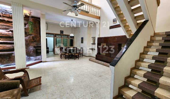 Rumah Bagus 2 Lantai Dekat Kawasan Religi Masjid Ampel S 9611