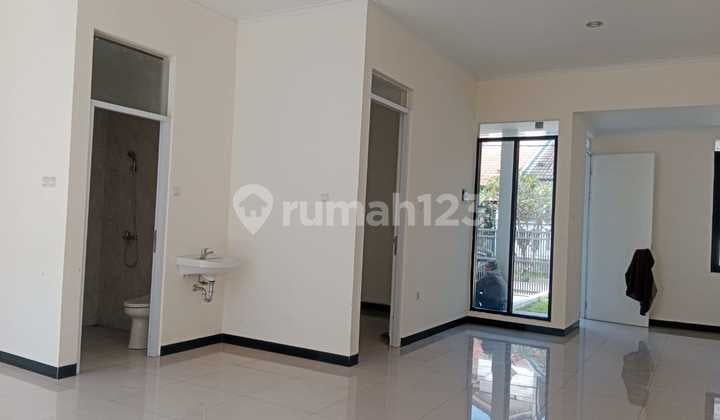 Rumah Strategis Di Taman Holis Indah Shm, Harga Nego