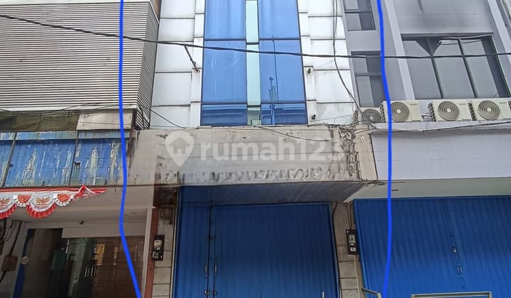 For Sale 3-Story Shop House Facing Main Road