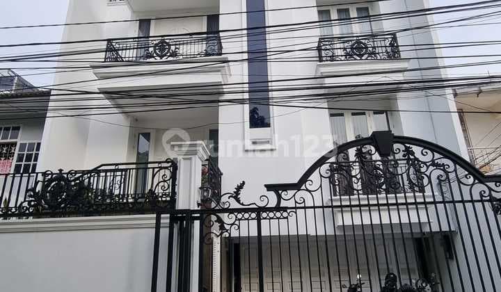 Sewa Rumah Mewah Siap Huni di Pelepah Kelapa Gading