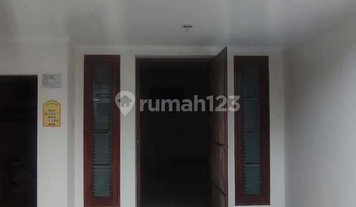 Sewa Cepat Rumah Rapi 2 Lantai di Kelapa Puan