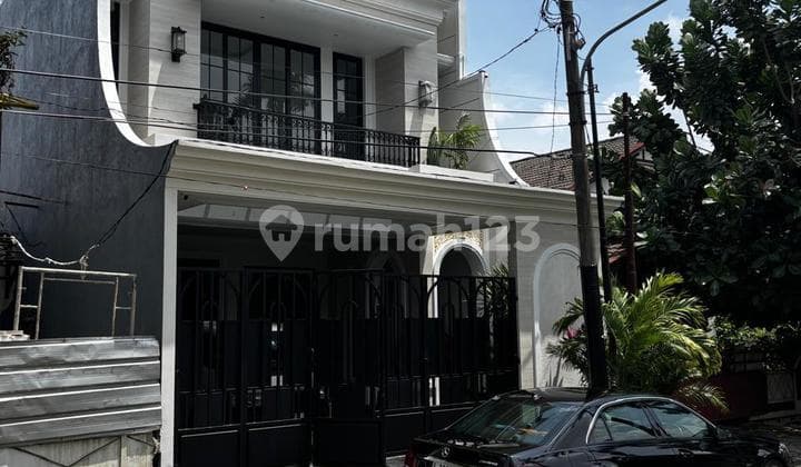 Rumah Mewah Dgn Private Pool Billymoon Duren Sawit