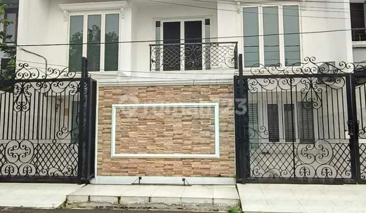 Sell Large 3-Storey House in Kelapa Gading Kirana