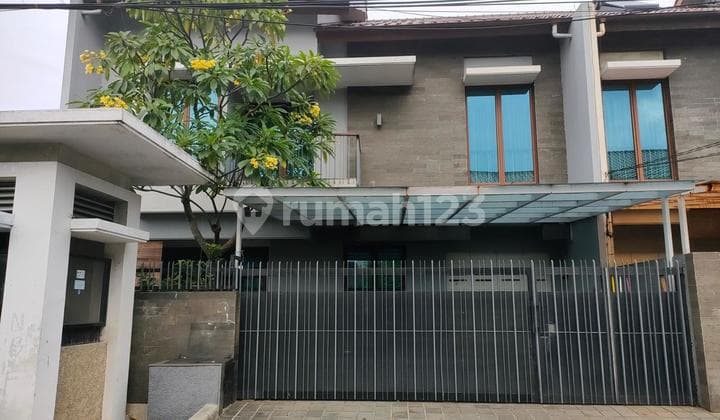 Jual Rumah Minimalis Modern di Kawasan Elite Cipinang