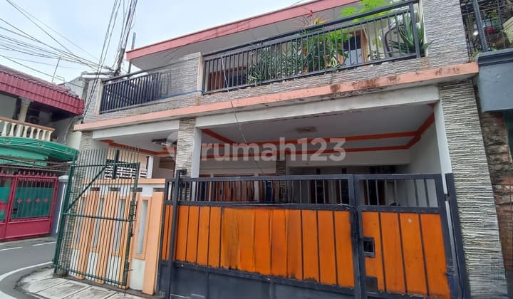 Rumah Cempaka Putih Barat Hoek Siap Huni