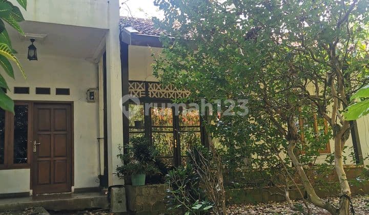 For Sale Cheap, Land Area 1110m2, Strategic Location, Comfortable, Suitable for Cafe, Restaurant, Lodging, or Residence.