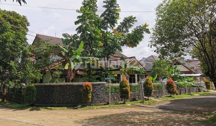 Hunian Tenang Homey Luas, Kokoh & Terawat di Pura Melati 2, Lokasi Strategis Dekat Mabes Hankam Lingkungan Nyaman & Aman