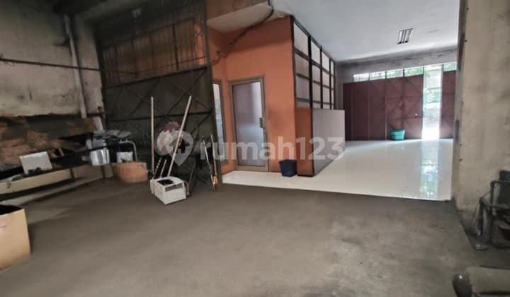 Ruang Usaha Tengah Kota