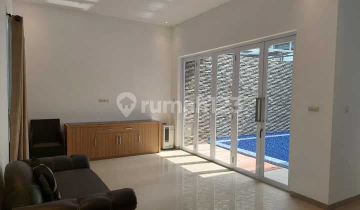 rumah bagus murah ada kolam renang di Setiabudi Regency, Bandung