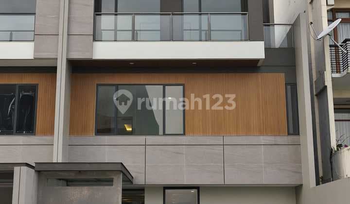 rumah baru modern minimalis 3 lantai di Setra duta lavida Bandung