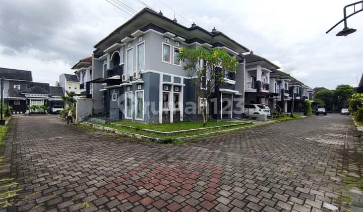 Rumah Mewah Di Perumahan Onegate System Di Area Favorite Depok Sleman Yogyakarta