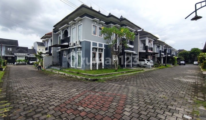 Rumah Mewah Di Perumahan Onegate System Di Area Favorite Depok Sleman Yogyakarta