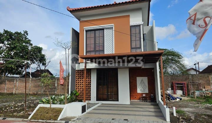 Luxury House in Yogyakarta City Within a One-Gate Housing Estate, Only 5 Minutes to Malioboro