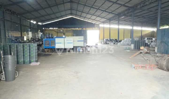 Good Warehouse Row Access Road 10 to 12 meters in Rajeg, Tangerang