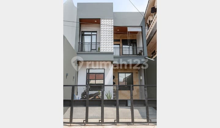 Rumah 2 Lantai Nyaman di Ciputat, Tangerang Selatan