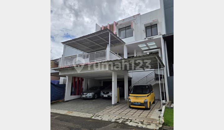 Disewakan Rumah 3 Lantai di Sutera Onyx, Alam Sutera Tangerang Selatan