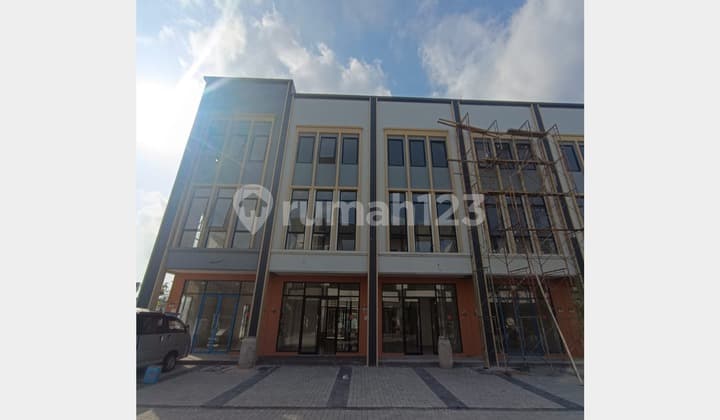 For Rent: 3-Storey Hudson 2 Facade Shop House in Gading Serpong, Tangerang