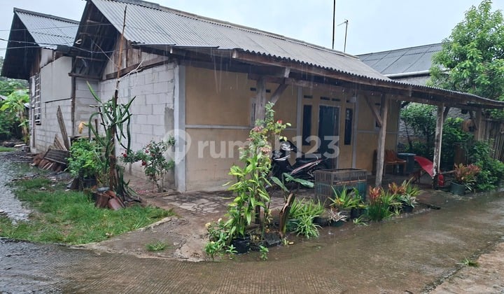 Rumah Murah dengan Tanah Luas Cocok Bangun Ulang
