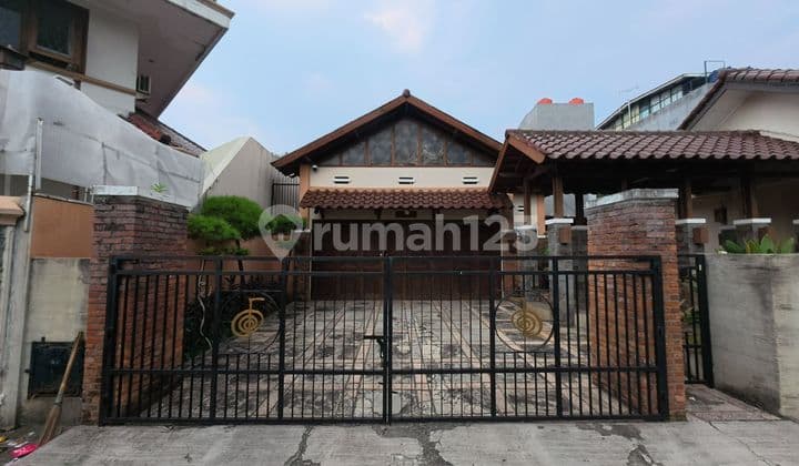 Dijual Rumah Lingkungan Asri di Perumahan Griya Loka Bsd