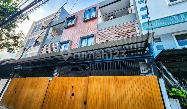 Boarding House in Tanjung Duren Strategic Location Fully Furnished