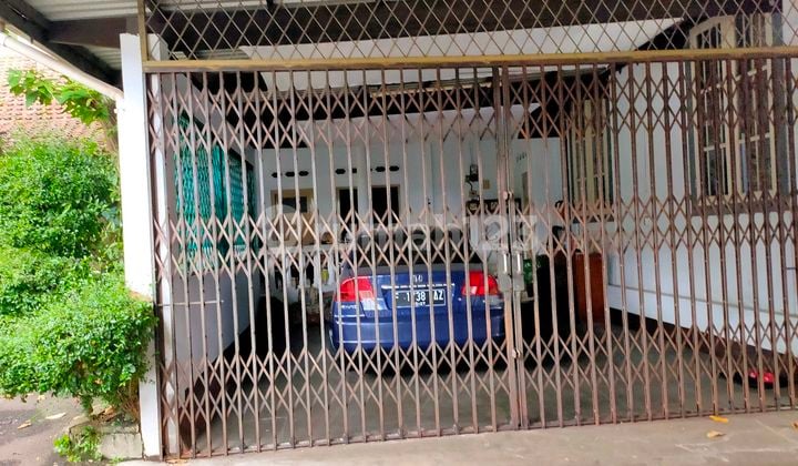 Dijual Rumah Ditengah Kota Dekat Istana Pinggir Jalan.besar Dua Jalur Pusat Bisnis Perbankan