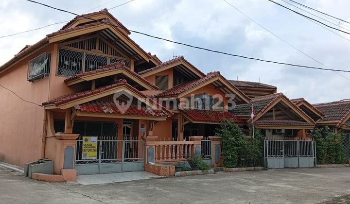 Dijual Cepat Rumah Luas 2 Lantai di Komplek Sbs Harapan Jaya
