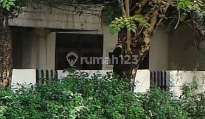 For Sale Old House in Elite Area South Jakarta