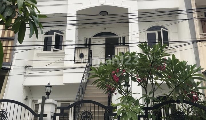 Dijual Rumah Kelapa Gading Modern Classic Siap Huni