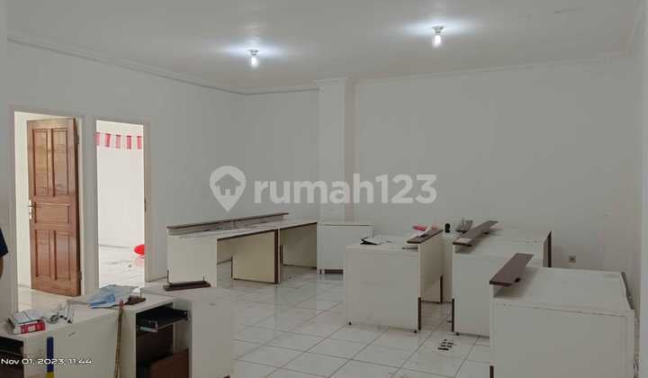 Disewakan Rugi Ruko Besar Siap Huni Lebar Pinggir Jalan Raya