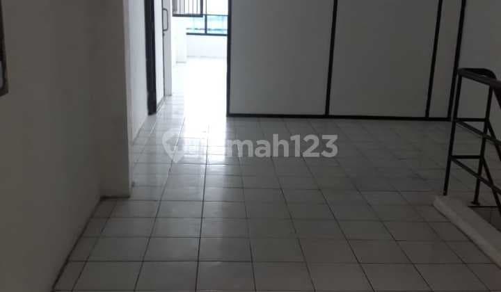 For Sale: Shop House in Prime Position on 4-Lane Main Road