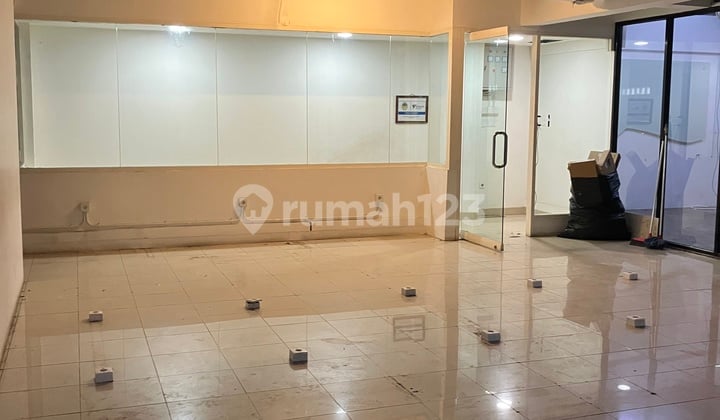 Disewakan Ruko Gandeng Tiga Super Besar Bagus Cocok Showroom Siap Huni