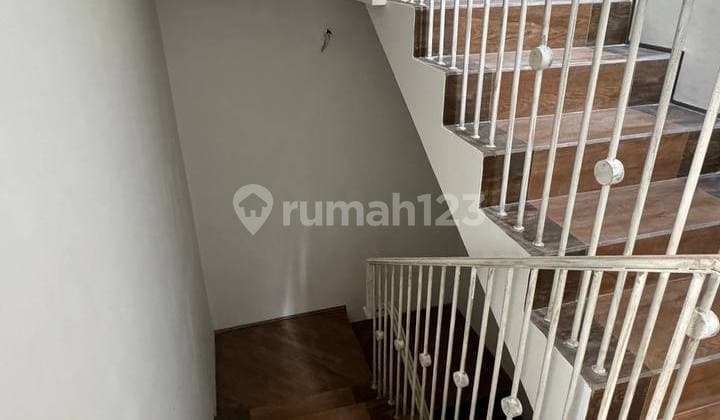 Rumah Full Furnished di Kawasan Elite Setraduta, Bandung