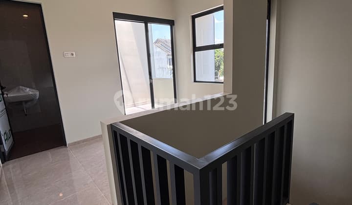Rumah Baru Modern 2 Lantai di Komplek Kembar Sayap Regol