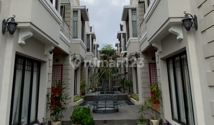 Rumah Full Furnished di Kawasan Elite Setraduta, Bandung