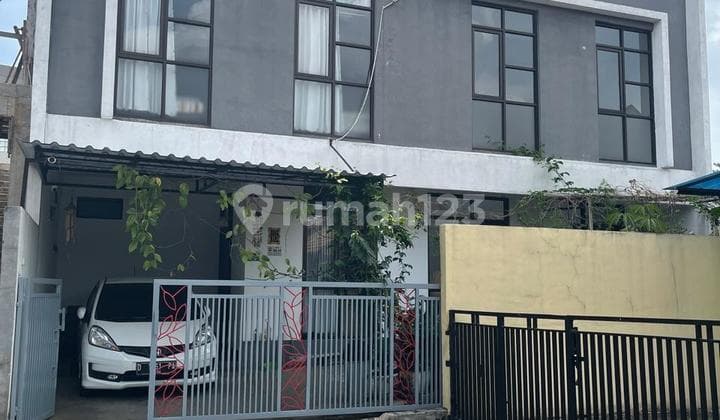 Rumah Modern 2,5 Lantai di Komplek Pharmindo Cijerah
