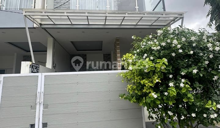 Rumah Strategis Bagus di Bulevard Hijau Harapan Indah Bekasi Kota