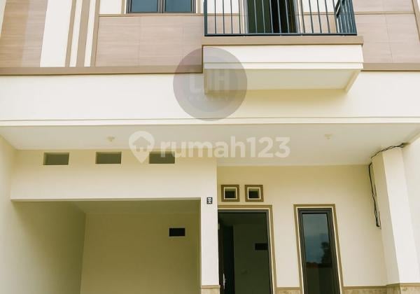 Selling a nice house in a strategic location at Tanjung Duren, West Jakarta