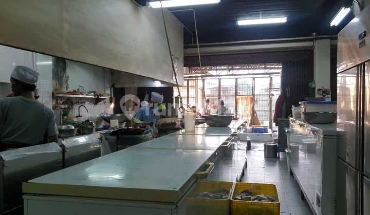 Ruko Strategis di Kedoya,Posisi di Jalan Utama, Cocok untuk Bisnis dan Kantor