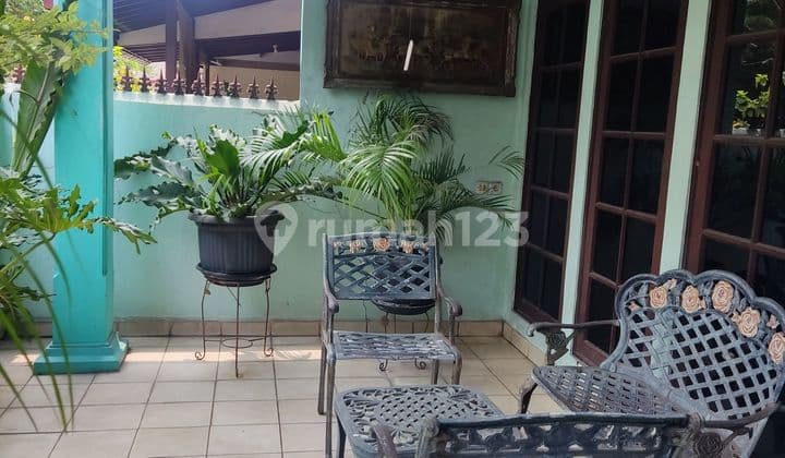 Rumah 2 Lantai SHM Bagus Terawat Furnished