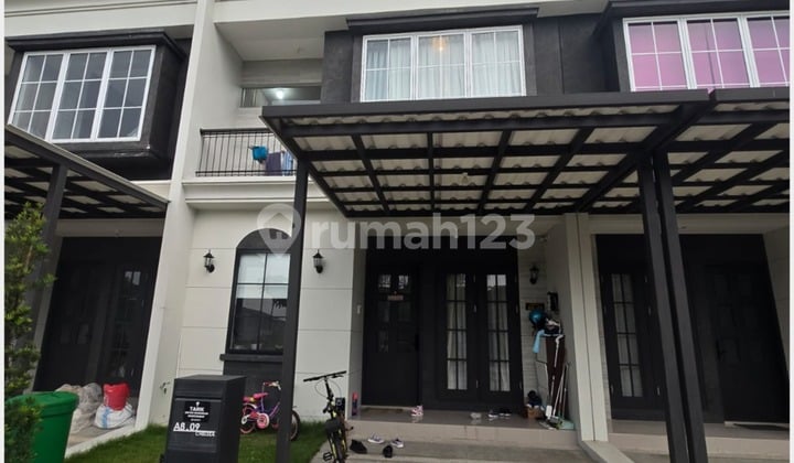 Sewa Rumah Modern Minimalis Full Furnished di Wisata Bukit Mas Chelsea Surabaya Barat, 3 KT, Depan Lapangan