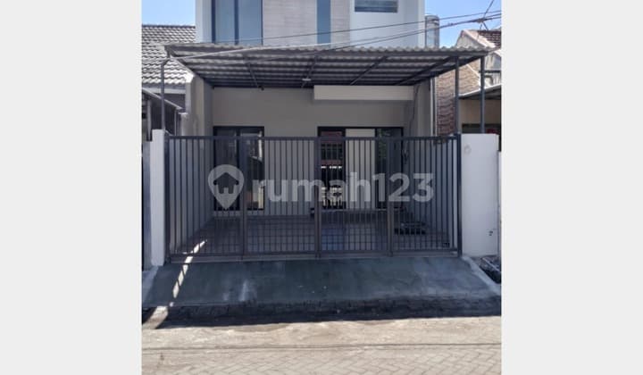 Rumah Baru 2 Lantai Satelit Utara Surabaya Barat SHM LT 96M² Carport 2 Mobil Dekat Tol
