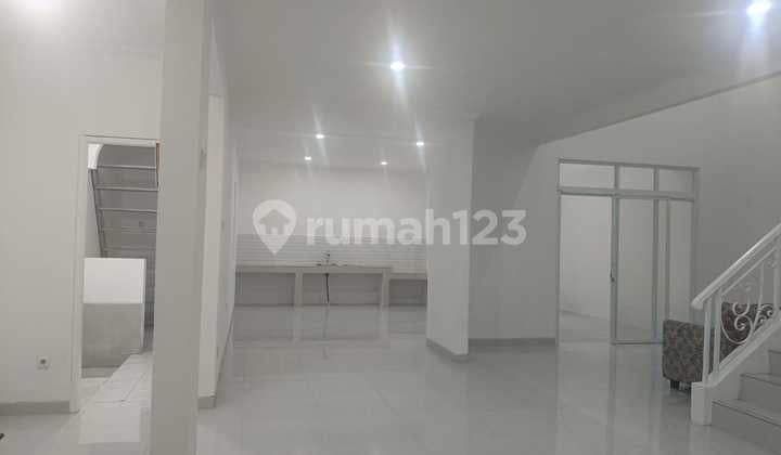 Dijual Rumah Mewah 2 Lantai. Area Kota Wisata